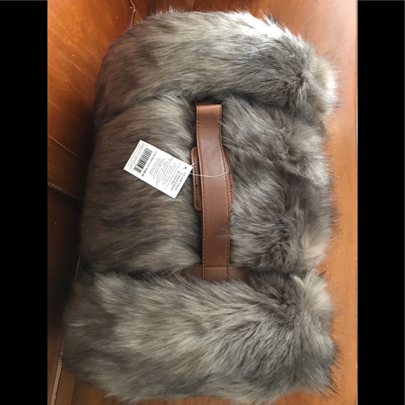 NWT faux fur throw - very luxurious